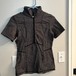 Lululemon women’s my guess is a size 6 or 4 jacket.